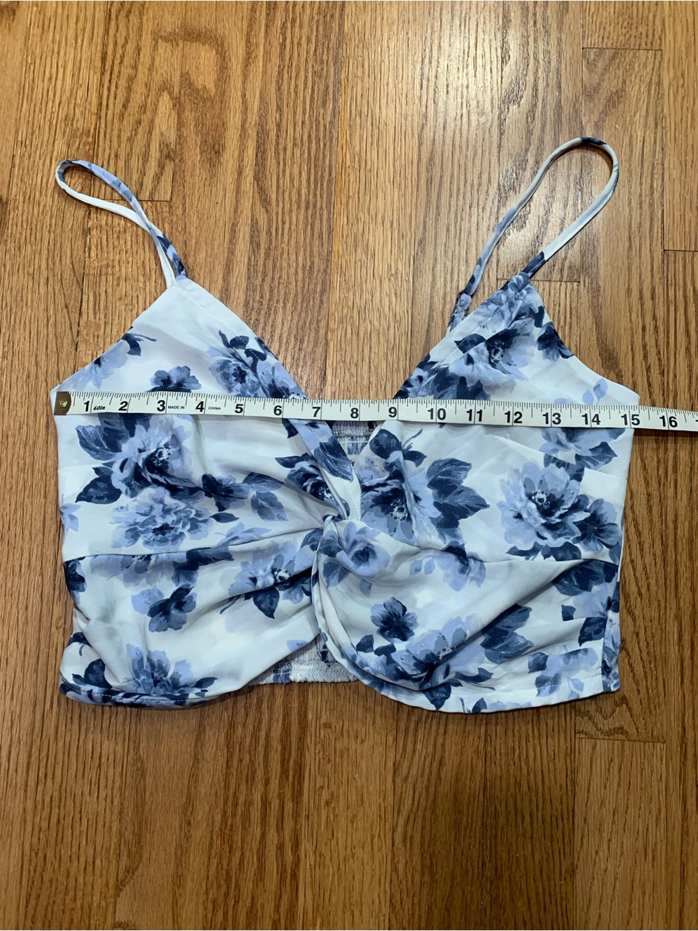 Abercrombie & Fitch Blue & White Floral Twist Crop Top - Size Medium - NWT - Picture 5 of 5
